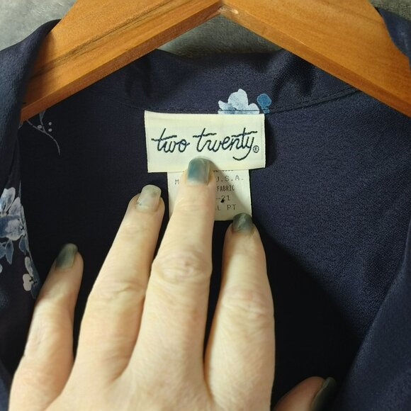 Two Twenty Womens Navy Floral Button Up Top S Petite Made in USA Garden Vibes - Picture 2 of 9